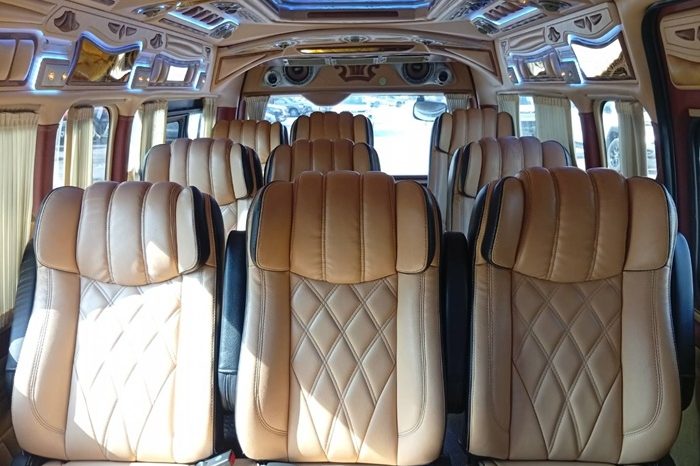 TOYOTA 2WD 2019 3.0 MT COMMUTER SILVER  9014 full