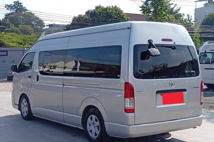 TOYOTA 2WD 2019 3.0 MT COMMUTER SILVER  9014 full