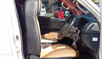 TOYOTA 2WD 2019 3.0 MT COMMUTER SILVER  9014 full