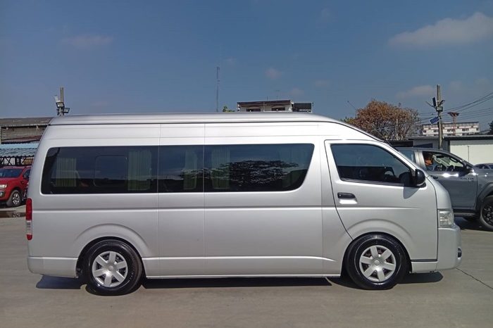 TOYOTA 2WD 2019 3.0 MT COMMUTER SILVER  9014 full