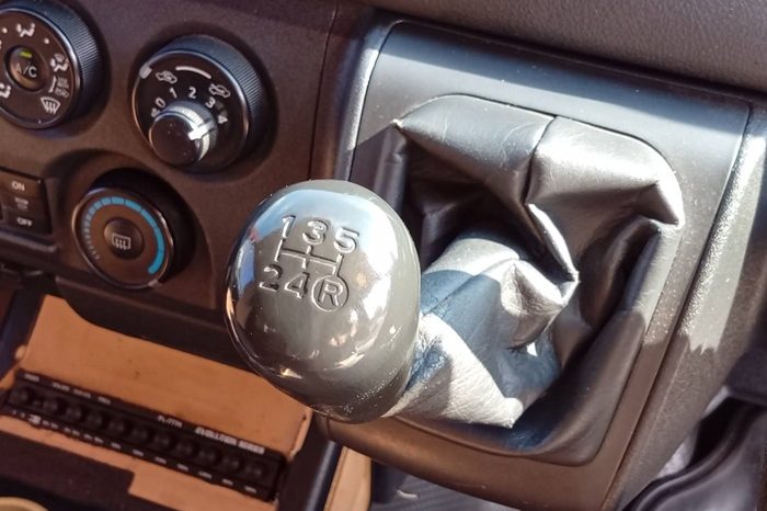 TOYOTA 2WD 2019 3.0 MT COMMUTER SILVER  9014 full