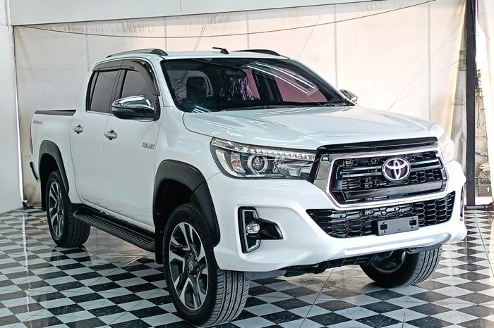 REVO PRE 2019 2.4E AT DOUBLE CAB WHITE  1455 full