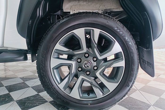 REVO PRE 2019 2.4E AT DOUBLE CAB WHITE  1455 full