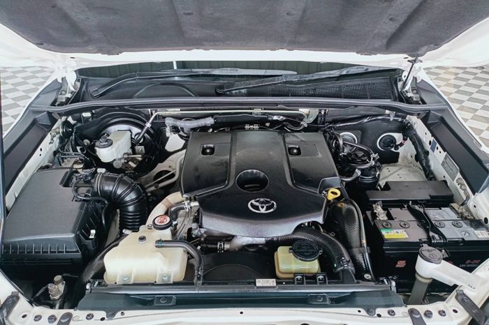 REVO PRE 2019 2.4E AT DOUBLE CAB WHITE  1455 full