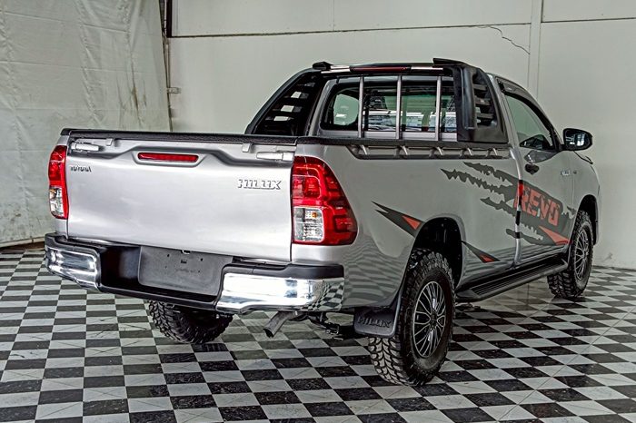 REVO 2WD 2019 2.4J MT STANDARD SILVER  1359 full