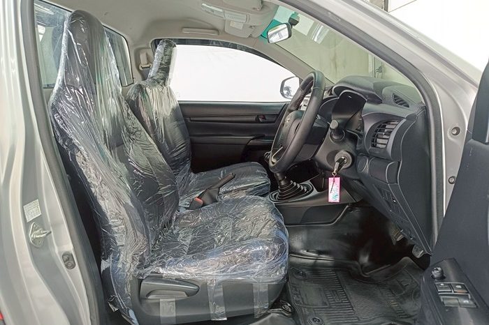 REVO 2WD 2019 2.4J MT STANDARD SILVER  1359 full