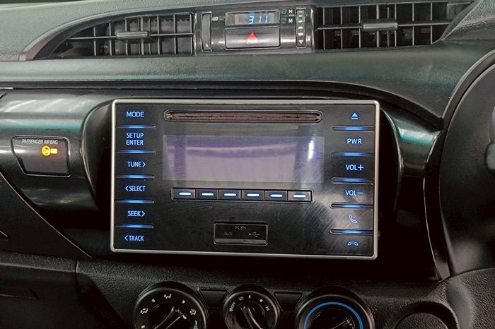 REVO 2WD 2019 2.4J MT STANDARD SILVER  1359 full