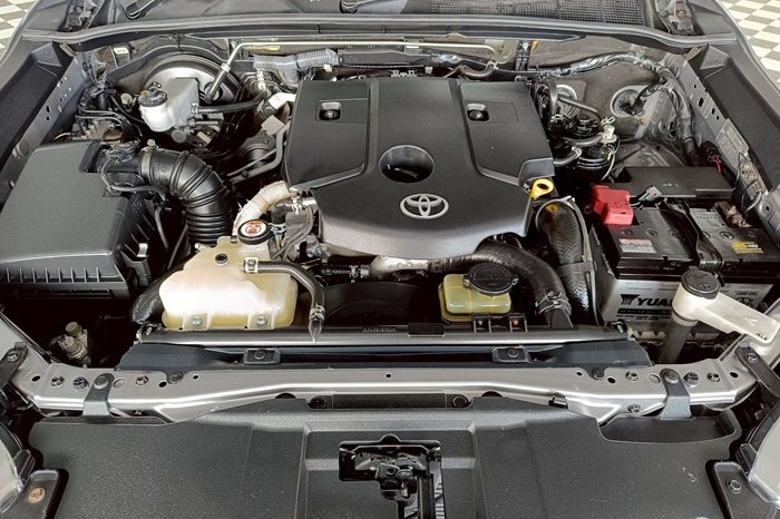 REVO 2WD 2019 2.4J MT STANDARD SILVER  1359 full