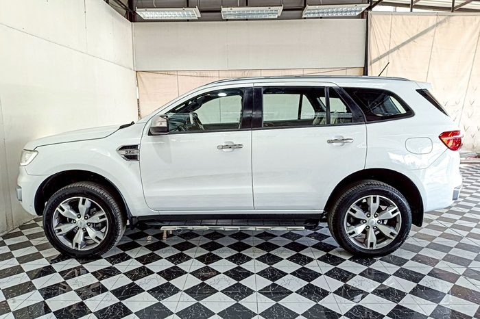 FORD 4WD 2019 3.2 AT EVEREST WHITE  2982 full