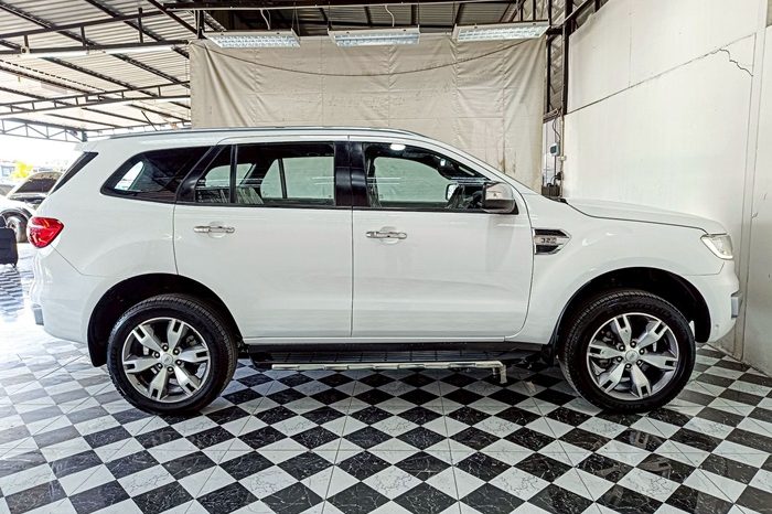FORD 4WD 2019 3.2 AT EVEREST WHITE  2982 full