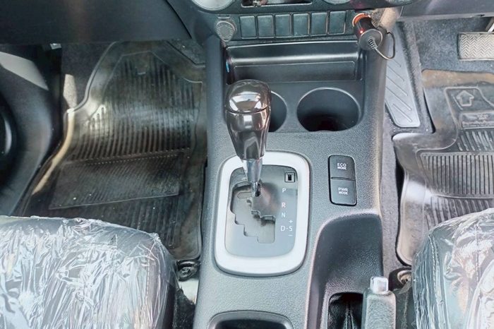 REVO 2WD 2020 2.4MID AT SMART CAB WHITE  3174 full