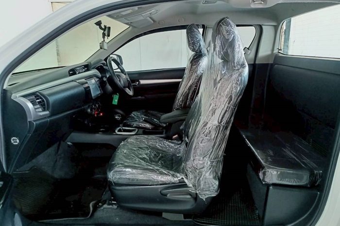 REVO 2WD 2020 2.4MID AT SMART CAB WHITE  3174 full