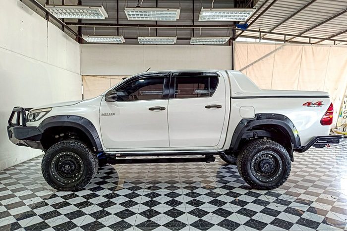 REVO 4WD 2019 2.8G AT DOUBLE CAB WHITE  3617 full