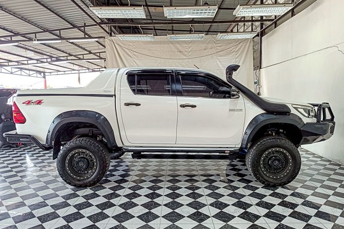 REVO 4WD 2019 2.8G AT DOUBLE CAB WHITE  3617 full