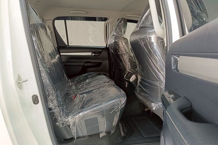 REVO 4WD 2019 2.8G AT DOUBLE CAB WHITE  3617 full