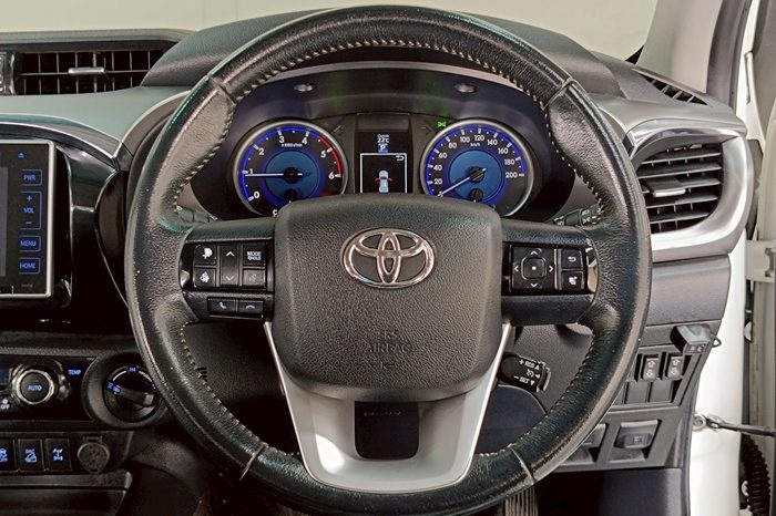 REVO 4WD 2019 2.8G AT DOUBLE CAB WHITE  3617 full