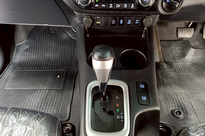 REVO 4WD 2019 2.8G AT DOUBLE CAB WHITE  3617 full