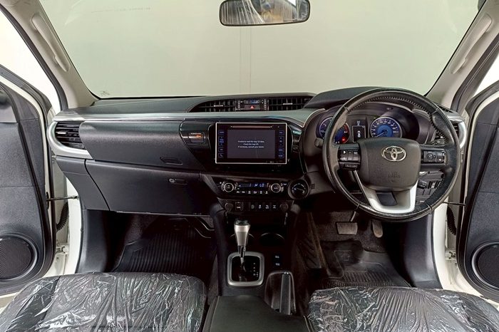 REVO 4WD 2019 2.8G AT DOUBLE CAB WHITE  3617 full