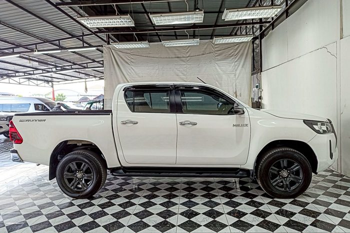REVO PRE 2021 2.4 ENTRY AT DOUBLE CAB WHITE  4087 full