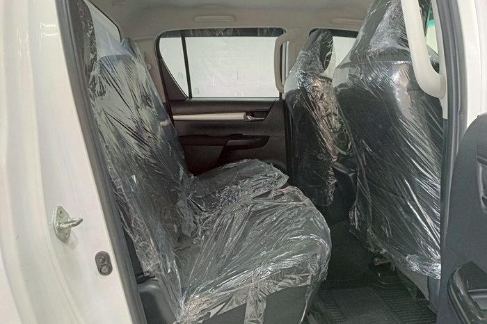 REVO PRE 2021 2.4 ENTRY AT DOUBLE CAB WHITE  4087 full