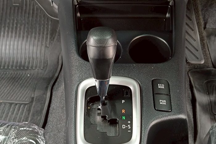 REVO PRE 2021 2.4 ENTRY AT DOUBLE CAB WHITE  4087 full