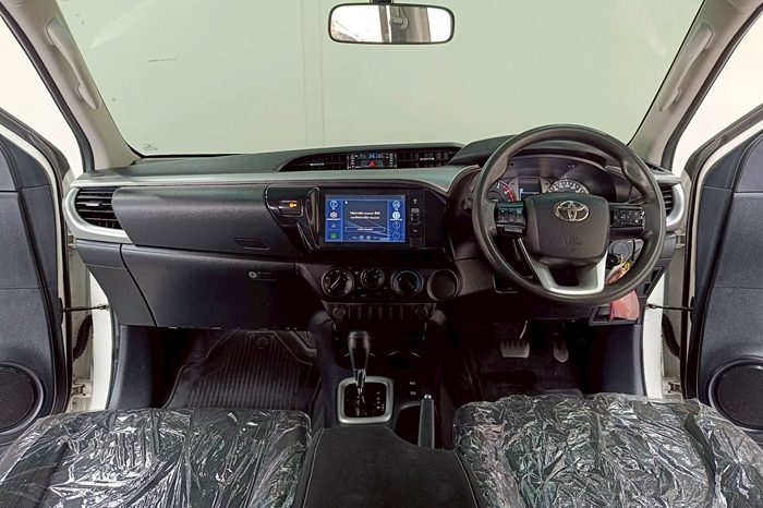 REVO PRE 2021 2.4 ENTRY AT DOUBLE CAB WHITE  4087 full