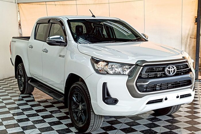 REVO PRE 2021 2.4 ENTRY AT DOUBLE CAB WHITE  4087 full