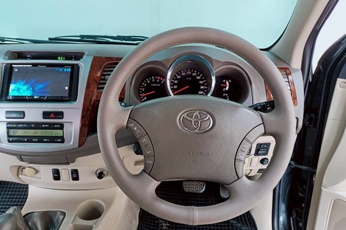 TOYOTA 4WD 2006 2.7V AT FORTUNER BLACK  439 full