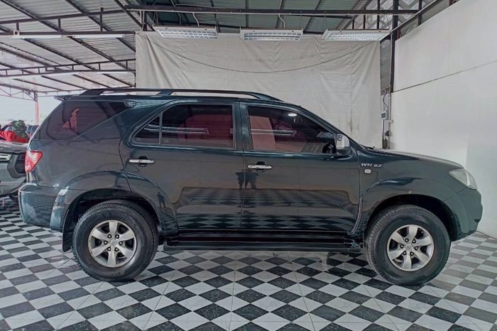 TOYOTA 4WD 2006 2.7V AT FORTUNER BLACK  439 full