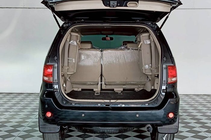 TOYOTA 4WD 2006 2.7V AT FORTUNER BLACK  439 full