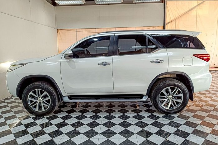 TOYOTA 4WD 2018 2.8V AT FORTUNER WHITE  5675 full
