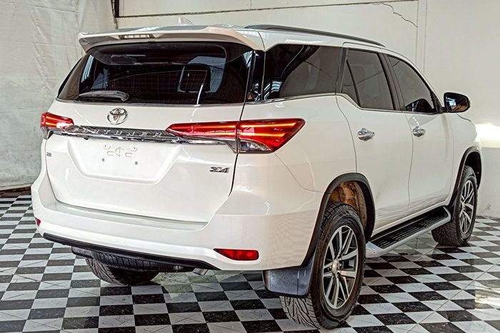 TOYOTA 4WD 2018 2.8V AT FORTUNER WHITE  5675 full