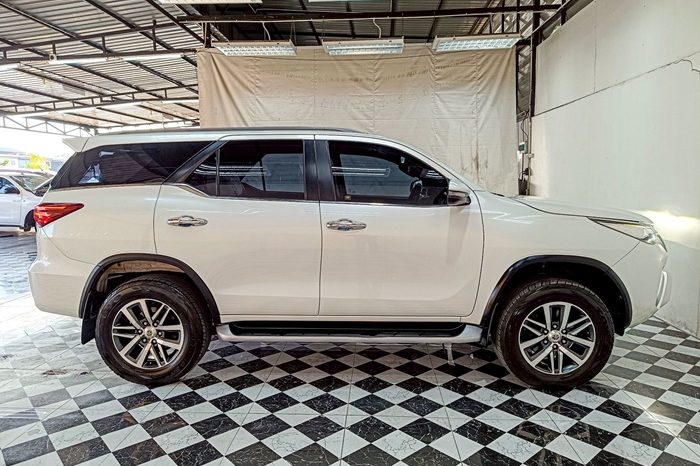 TOYOTA 4WD 2018 2.8V AT FORTUNER WHITE  5675 full
