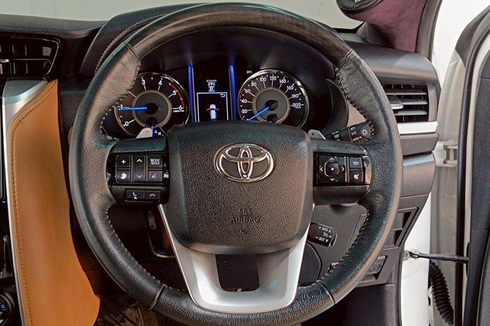 TOYOTA 4WD 2018 2.8V AT FORTUNER WHITE  5675 full