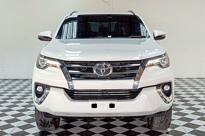 TOYOTA 4WD 2018 2.8V AT FORTUNER WHITE  5675 full