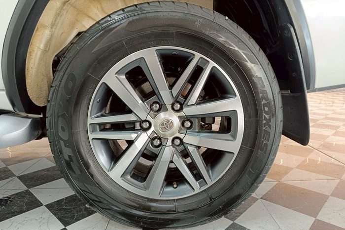 TOYOTA 4WD 2018 2.8V AT FORTUNER WHITE  5675 full