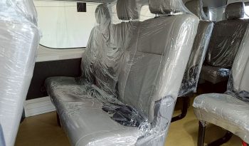 TOYOTA 2019 2WD 2.8 MT COMMUTER WHITE  5870 full