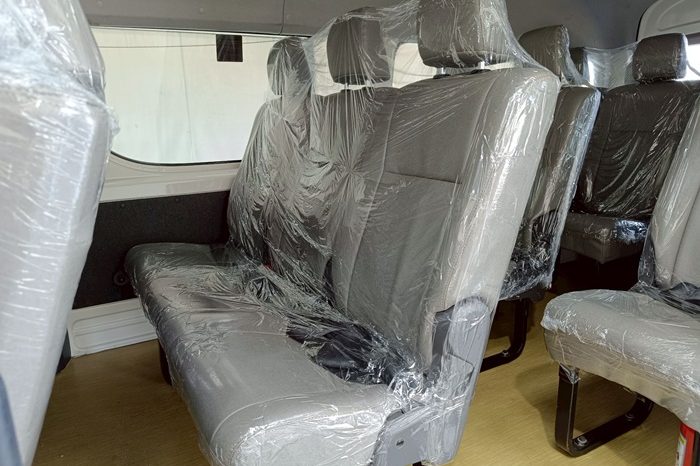 TOYOTA 2019 2WD 2.8 MT COMMUTER WHITE  5870 full