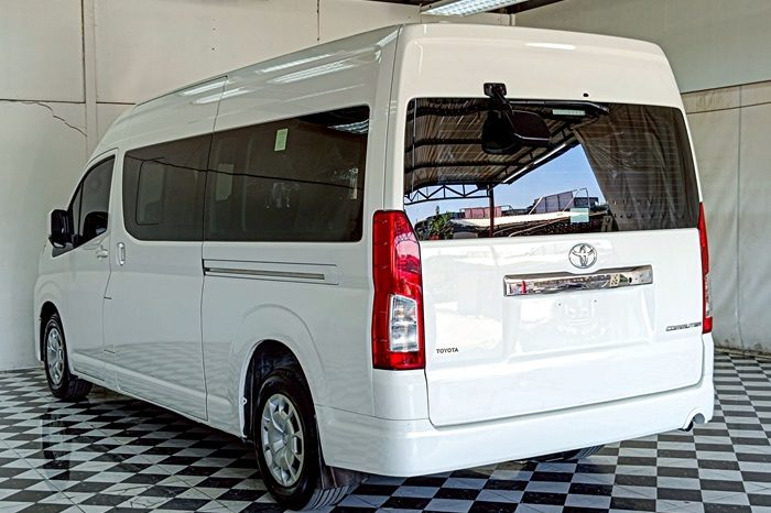 TOYOTA 2019 2WD 2.8 MT COMMUTER WHITE  5870 full