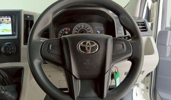 TOYOTA 2019 2WD 2.8 MT COMMUTER WHITE  5870 full