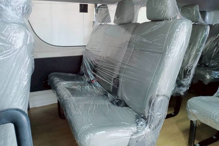 TOYOTA 2019 2WD 2.8 MT COMMUTER WHITE  5871 full