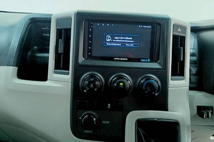 TOYOTA 2019 2WD 2.8 MT COMMUTER WHITE  5871 full