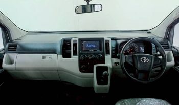 TOYOTA 2019 2WD 2.8 MT COMMUTER WHITE  5871 full