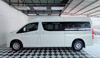 TOYOTA 2019 2WD 2.8 MT COMMUTER WHITE  5871 full