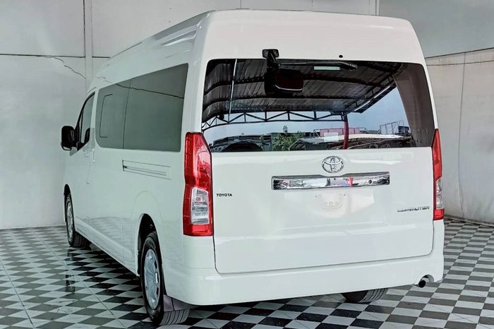 TOYOTA 2019 2WD 2.8 MT COMMUTER WHITE  5871 full