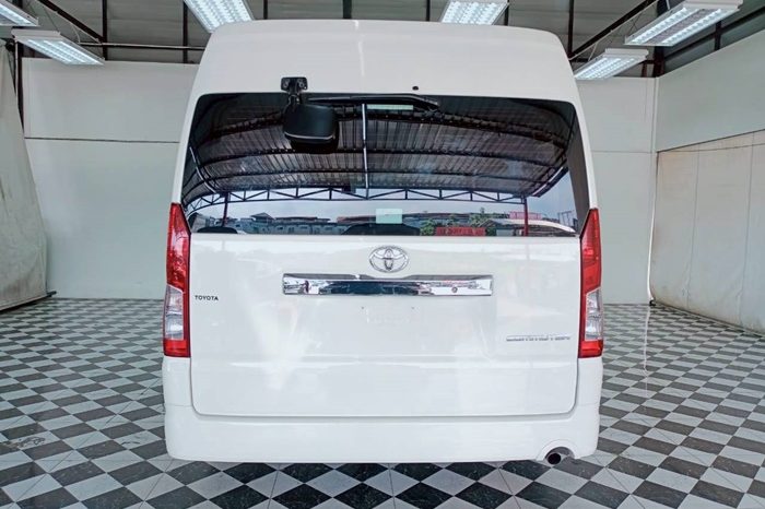 TOYOTA 2019 2WD 2.8 MT COMMUTER WHITE  5871 full