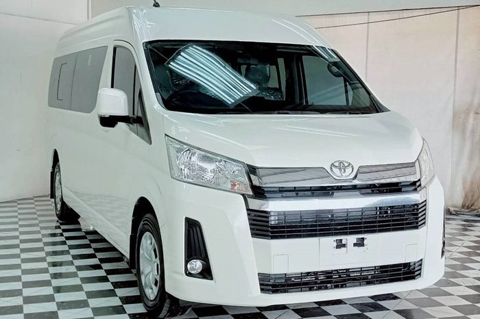 TOYOTA 2019 2WD 2.8 MT COMMUTER WHITE  5871 full