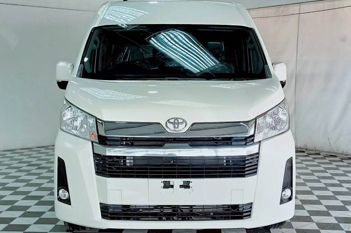 TOYOTA 2019 2WD 2.8 MT COMMUTER WHITE  5871 full