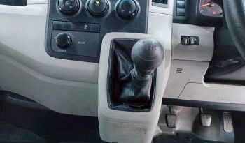 TOYOTA 2019 2WD 2.8 MT COMMUTER WHITE  5871 full