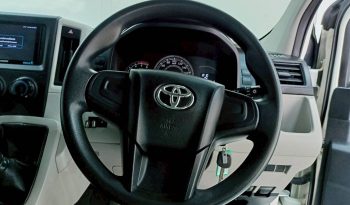 TOYOTA 2019 2WD 2.8 MT COMMUTER WHITE  5871 full